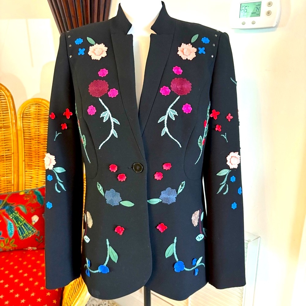 CARLISLE COLLECTION Designer Black Blazer. Leather Flowers! Embroidered. Size 4